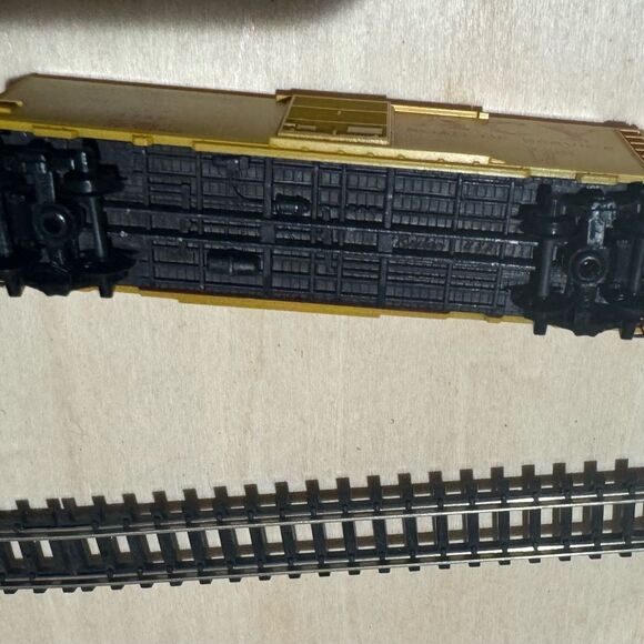 Kadee N Scale ACY 3340 Box Car - Picture 8 of 11